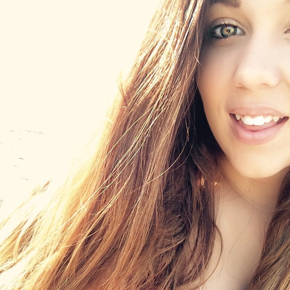 Profile Picture of Ashley Gilbow (@ashlayelizabeth) on Poshmark