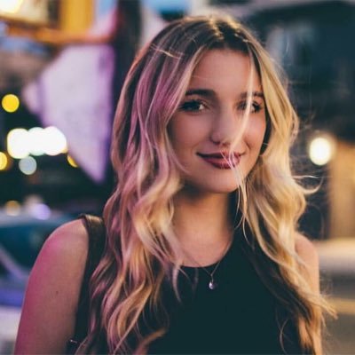 Profile Picture of Carly Hellstrom (@CarlyHellstrom) on Twitter