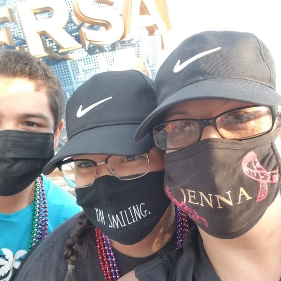 Profile Picture of Jenna Ko (@jennako727) on Poshmark