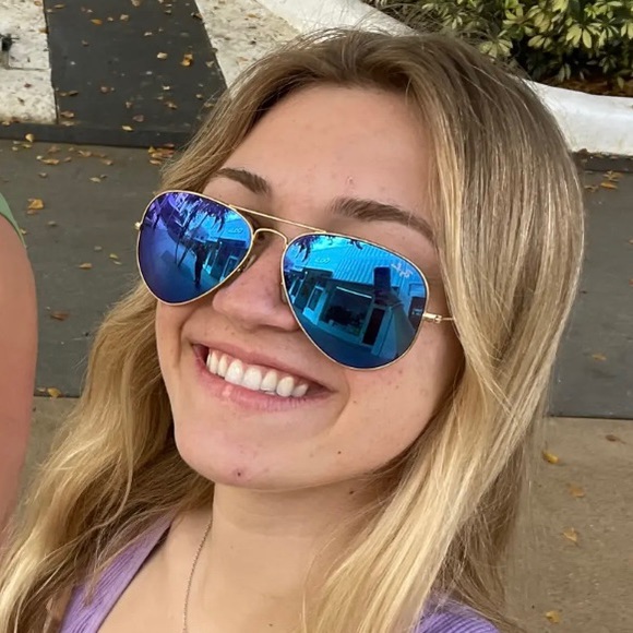 Profile Picture of Ava Greer (@avagreer22) on Poshmark