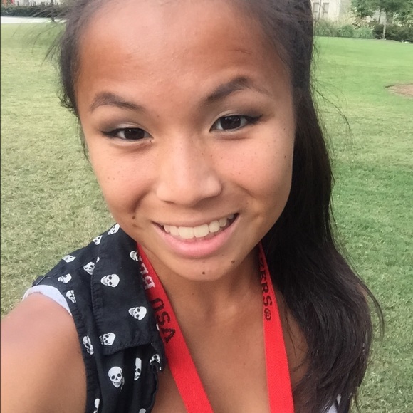 Profile Picture of Ansley Smith (@guobaiqiong) on Poshmark