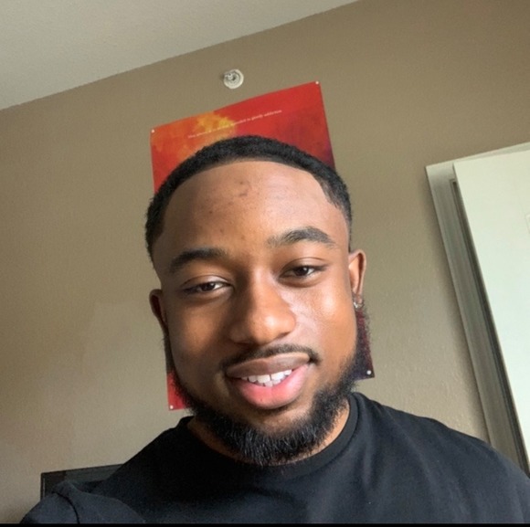 Profile Picture of Julian Harrell (@ju99) on Poshmark