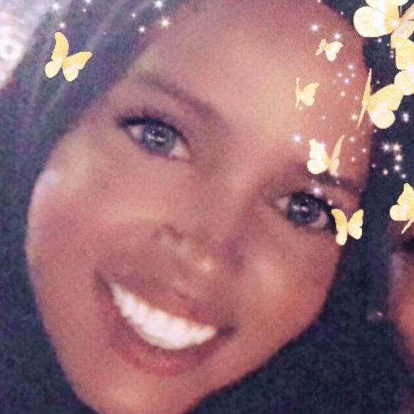Profile Picture of Zainab Ississe (@zisse602) on Poshmark