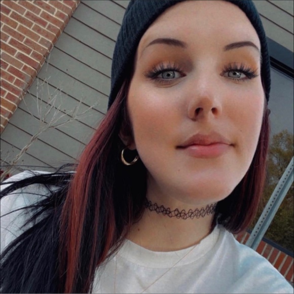 Profile Picture of Kaitlinne Botchie (@kaity1920) on Poshmark