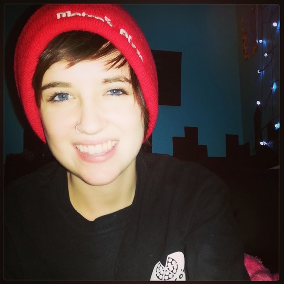 Profile Picture of Alison Scheibelhut (@ascheibs) on Poshmark