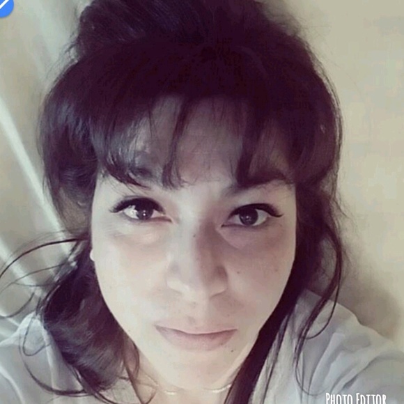 Profile Picture of Iris Torres (@iristorres34) on Poshmark