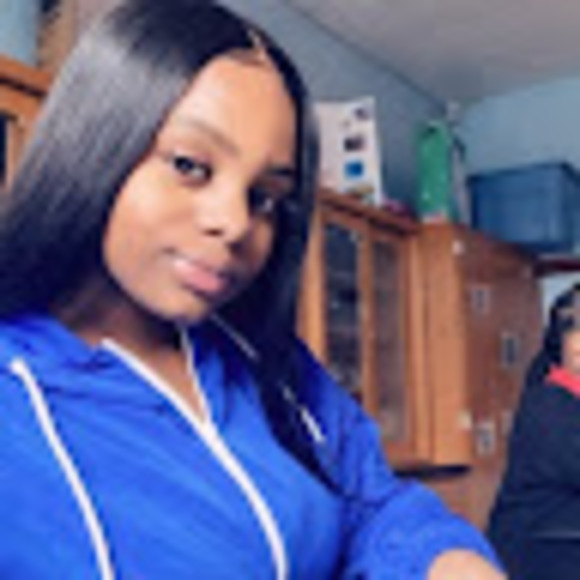 Profile Picture of Leah Williams (@leahw660) on Poshmark