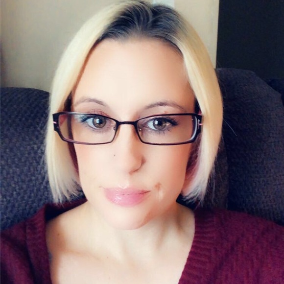 Profile Picture of Rhiannone Spitznogle (@rhiannone_s) on Poshmark