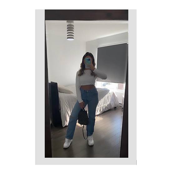 Profile Picture of Melina Parras (@melinap1996) on Poshmark