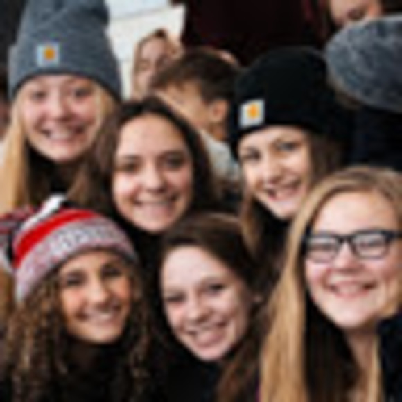 Profile Picture of Chloe Schuebel (@chloeschuebel) on Poshmark