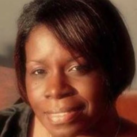 Lovella Mogere - Poshmark Profile Picture of Lovella Mogere (@lmogere) on Poshmark