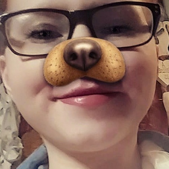 Profile Picture of Alaynna Jasky (@alaynnajasky) on Poshmark