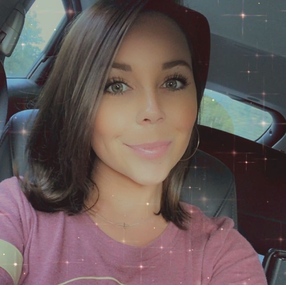Profile Picture of Eden Connell (@edenconnell) on Poshmark