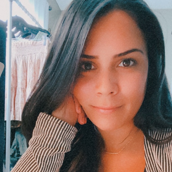 Profile Picture of Amanda Antonacci (@amandaantona479) on Poshmark