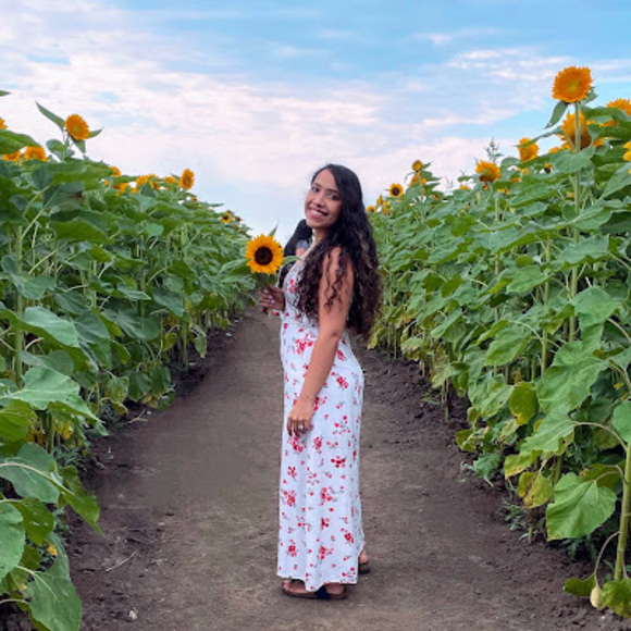 Profile Picture of Juliana Zentmyer (@julianam1994) on Poshmark