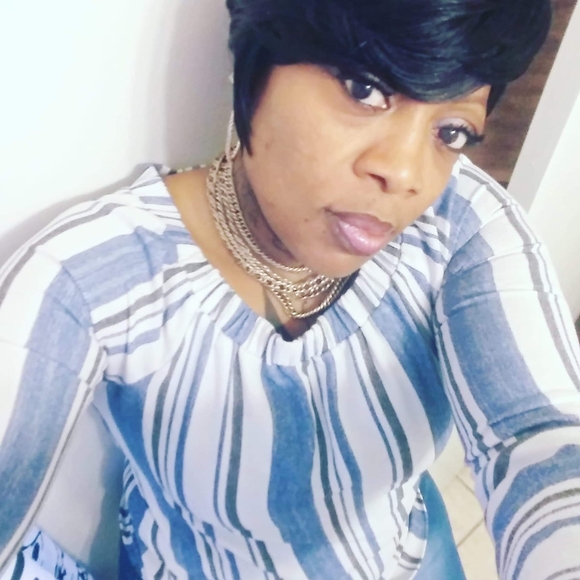 Profile Picture of Bonita Barnes (@barnesshorter) on Poshmark