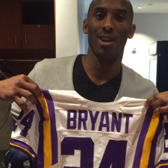 Profile Picture of Andre Fields (@andrefields5) on Poshmark