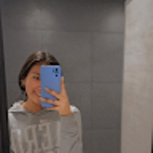 Profile Picture of Arlette Álvarez santos (@arlette07275) on Poshmark