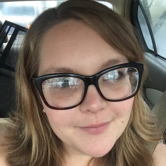 Profile Picture of Alison rose Slusarczyk (@aslu015) on Poshmark