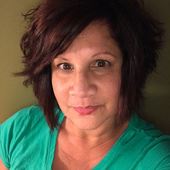 Profile Picture of Nancy Fowler (@nancyli_08) on Poshmark