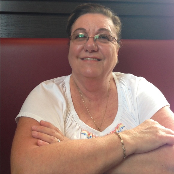 Profile Picture of Gloria Schellhammer (@momgas) on Poshmark