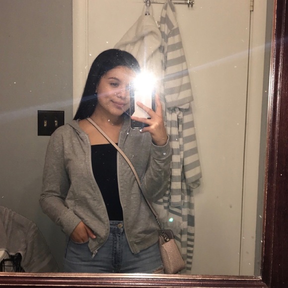 Profile Picture of Alexa Hernandez (@alexaa_713) on Poshmark