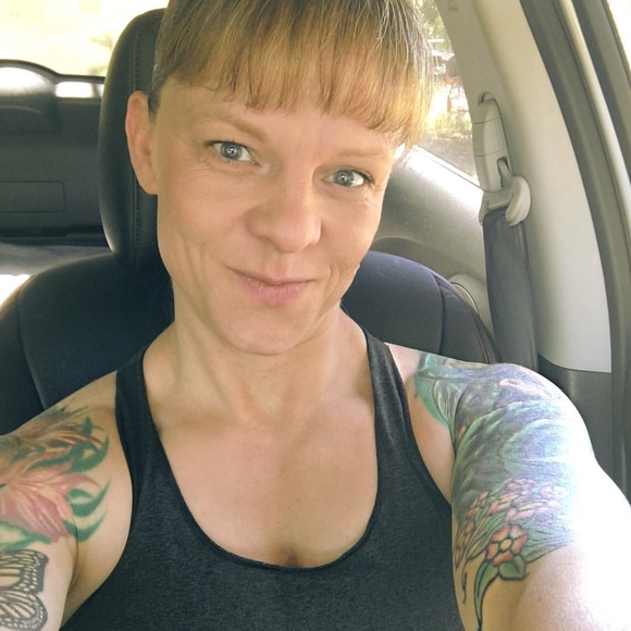 Profile Picture of Chrissy Sauer (@sauer78) on Poshmark