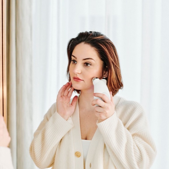 Profile Picture of Alexandra Sherman (@skinexpert) on Poshmark