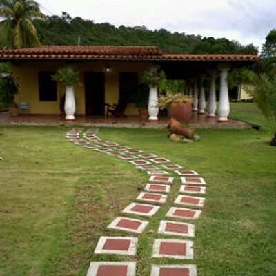 Profile Picture of Amelia Gamboa (@ameliagamboa) on Twitter