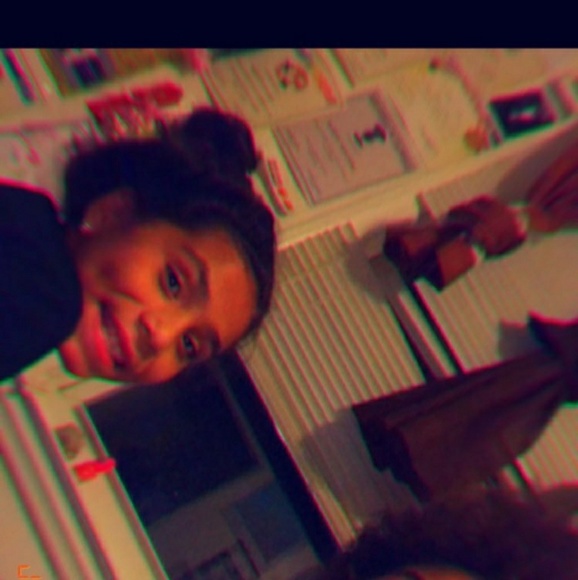 Profile Picture of Adrina Valles (@adrina_valles1) on Poshmark