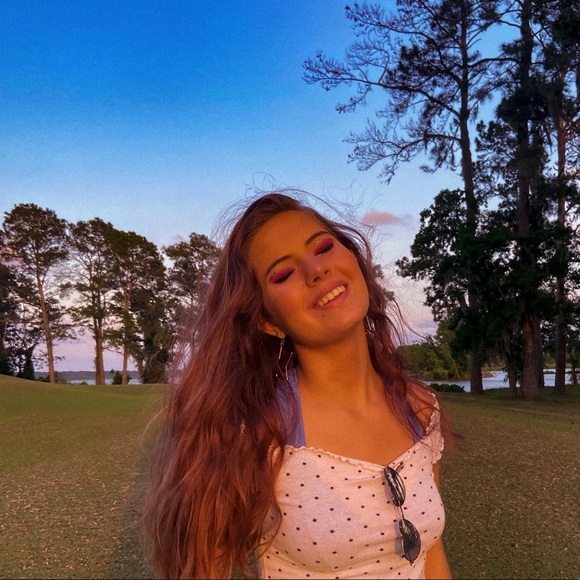 Profile Picture of Danielle Gazzilli (@danielleryann22) on Poshmark