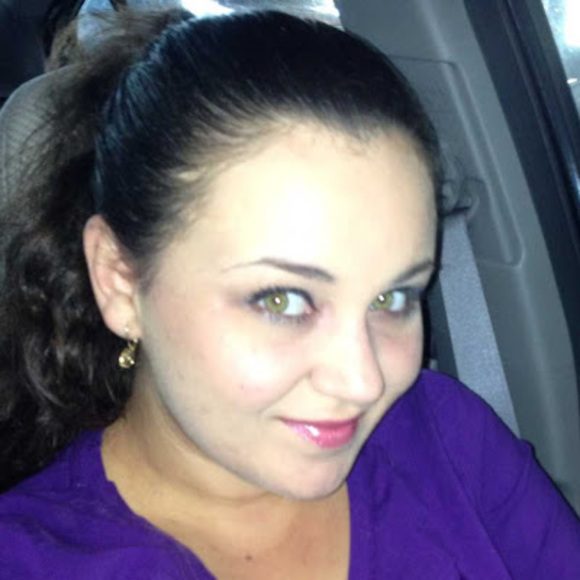 Profile Picture of Mari Enriquez (@marienriquez798) on Poshmark