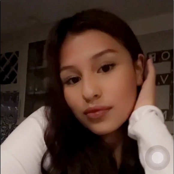 Profile Picture of Bella Chavez (@bellaclothes_08) on Poshmark