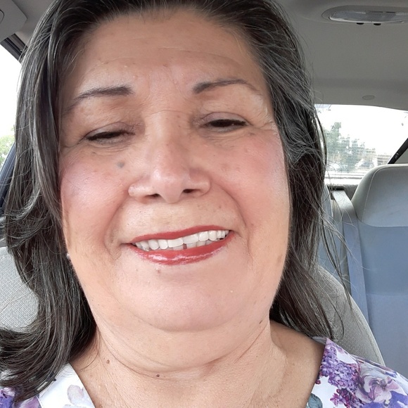 Profile Picture of Amalia Claudio (@amaliaclaudio) on Poshmark