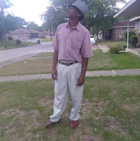 Profile Picture of Carlos Lindsey (@carloslindsey) on Poshmark