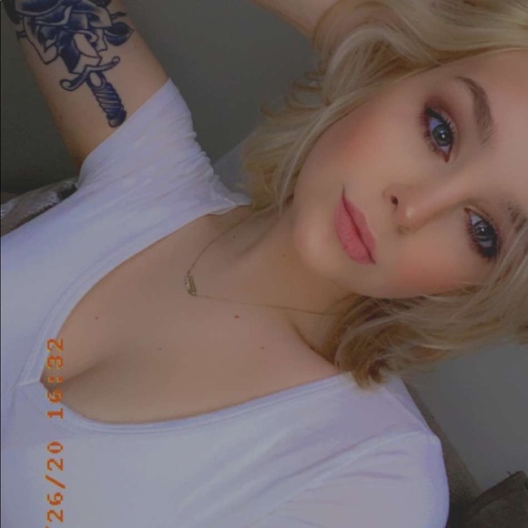 Profile Picture of Averie Niday (@ave424) on Poshmark