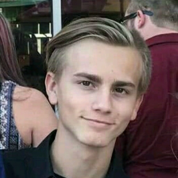 Profile Picture of Carter Bennett (@americancrew) on Poshmark