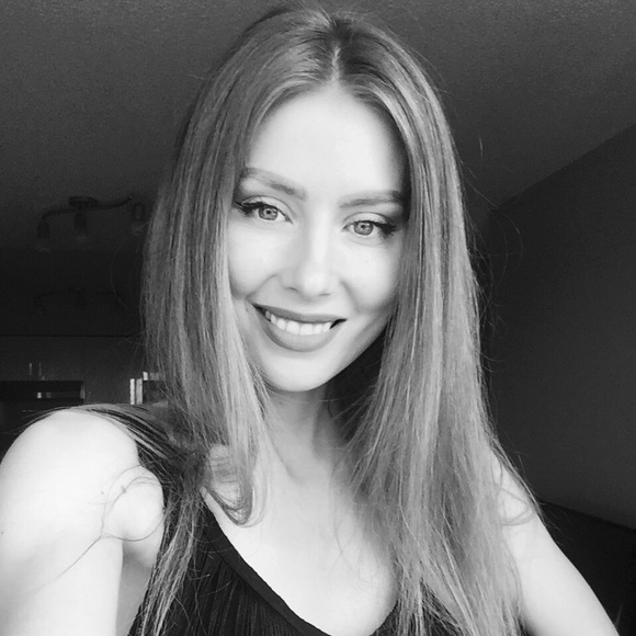 Profile Picture of Iulia Digori (@iulia_digori) on Poshmark