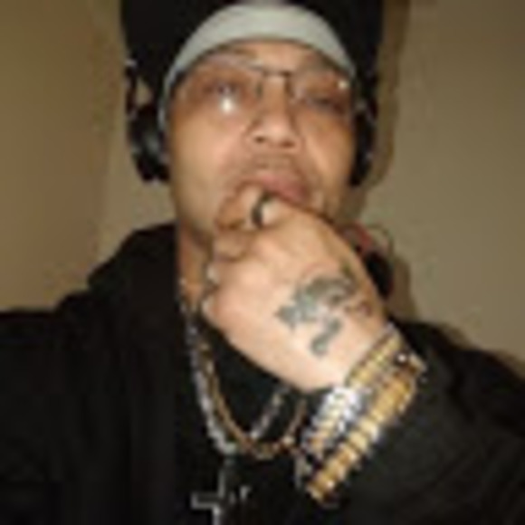 Profile Picture of Dwayne Robertson (@dwaynerobert202) on Poshmark