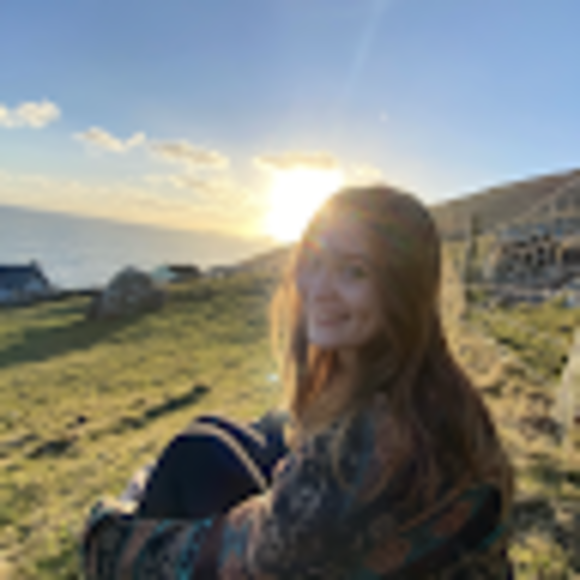 Profile Picture of Carly Haessler (@lfhaessler123) on Poshmark