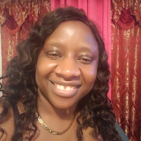 Profile Picture of Roselyn Thomas (@roselyn283) on Poshmark