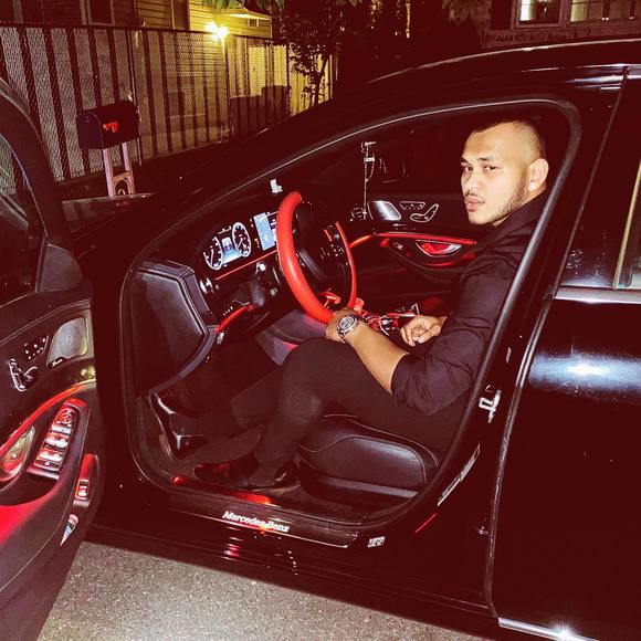 Profile Picture of Sachintha Senarath (@senasachia) on Poshmark