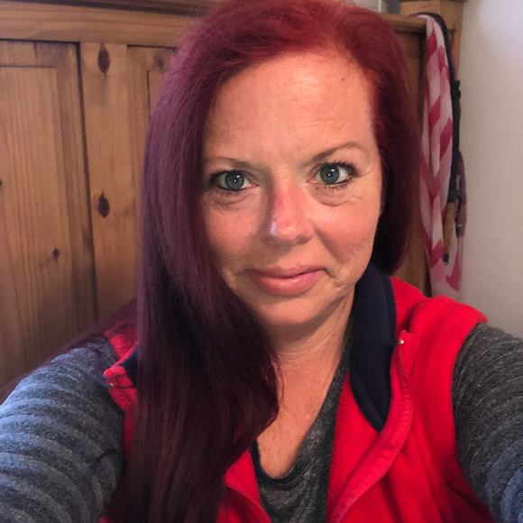 Profile Picture of Lisa Rawlins (@lisaredrawlins) on Poshmark