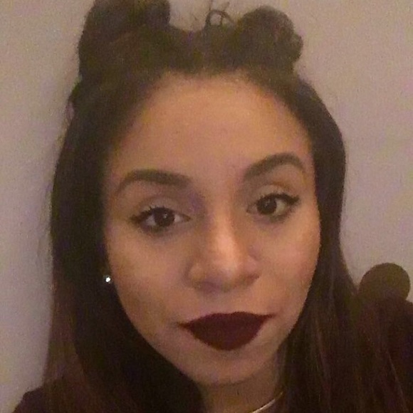 Yesenia Esquivel - Poshmark Profile Picture of Yesenia Esquivel (@yessii89) on Poshmark