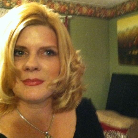 Profile Picture of Alicia Jerard (@jerard8) on Poshmark