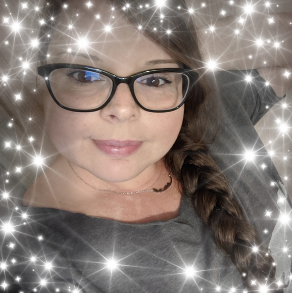 Profile Picture of Amber Chaboya (@yelinamber) on Poshmark