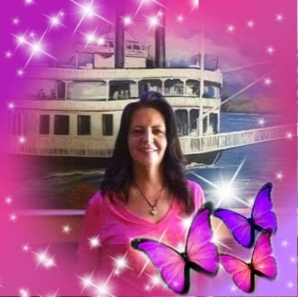 Profile Picture of Paula monteen Howard (@paulaschlosser0) on Poshmark