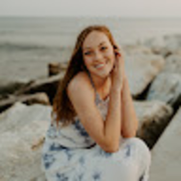 Profile Picture of Grace staniforth Staniforth (@gstani) on Poshmark