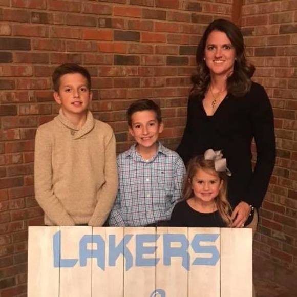 Profile Picture of Lauren Bazzell (@bazzell15) on Poshmark