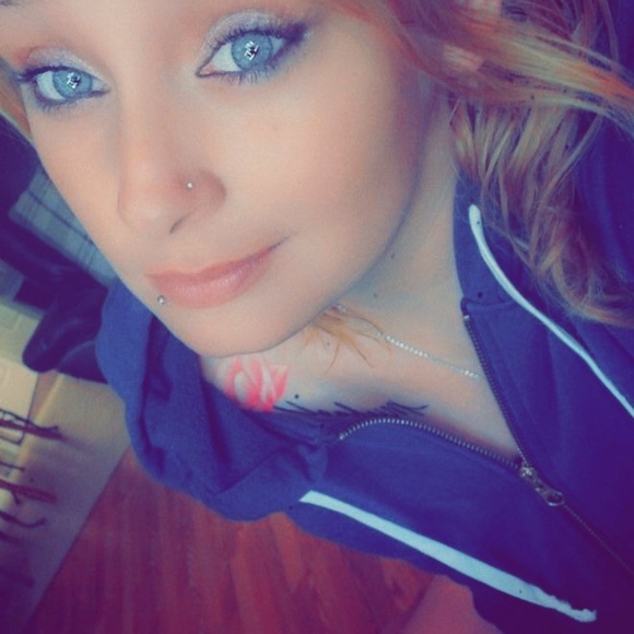 Profile Picture of Brittany Loggins (@shea95m276) on Poshmark
